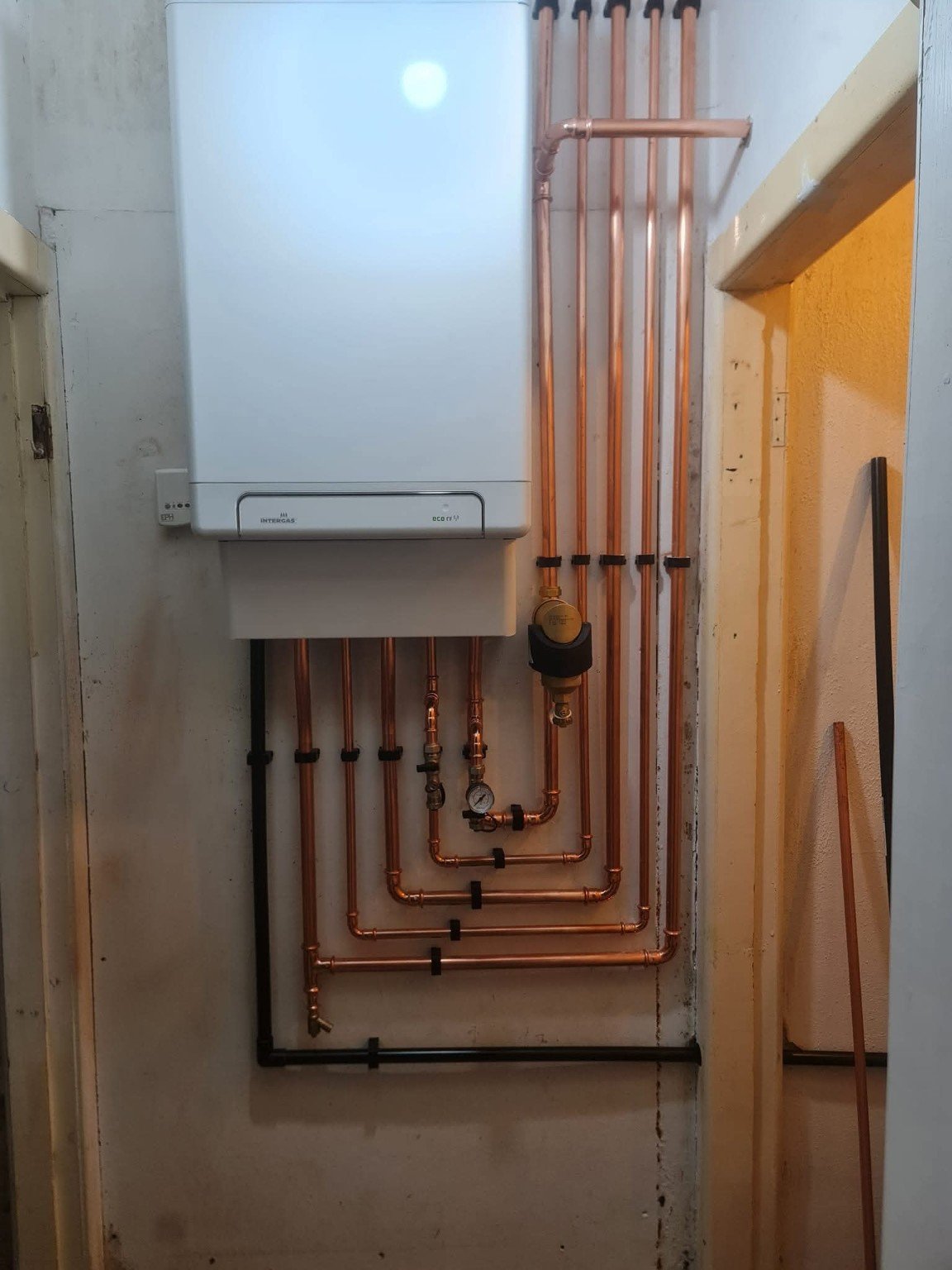 Intergas boiler installation with professionally fitted copper pipework